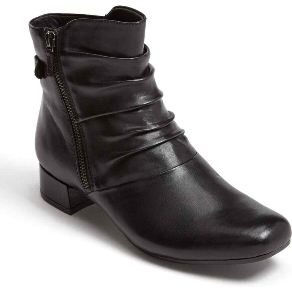 Earth Womens Size 8 D Wide Black Leather Boot